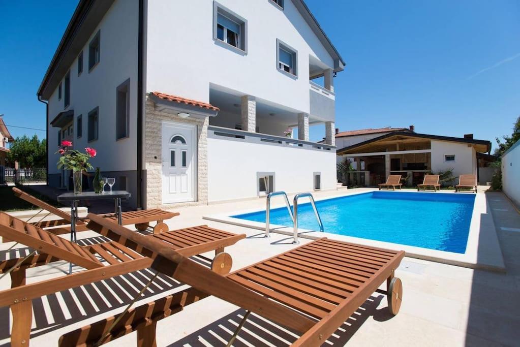 Apartment New Modern Nada With Pool Valbandon